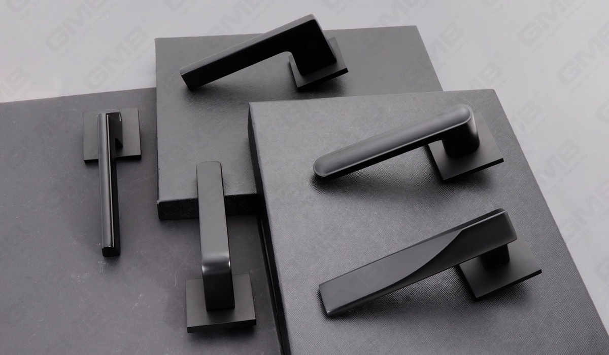 POIGN&Eacute;E EN ALUMINIUM_MG_8554