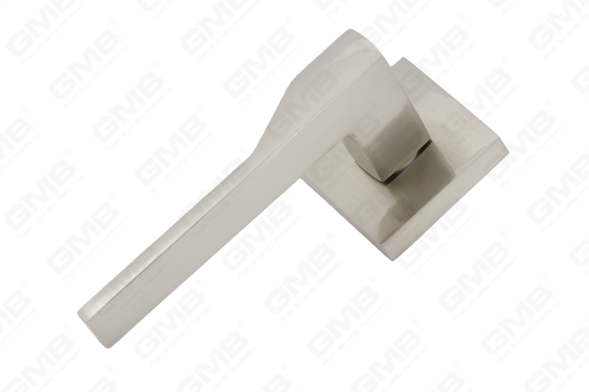 POIGN&Eacute;E EN ALUMINIUM_MG_2044