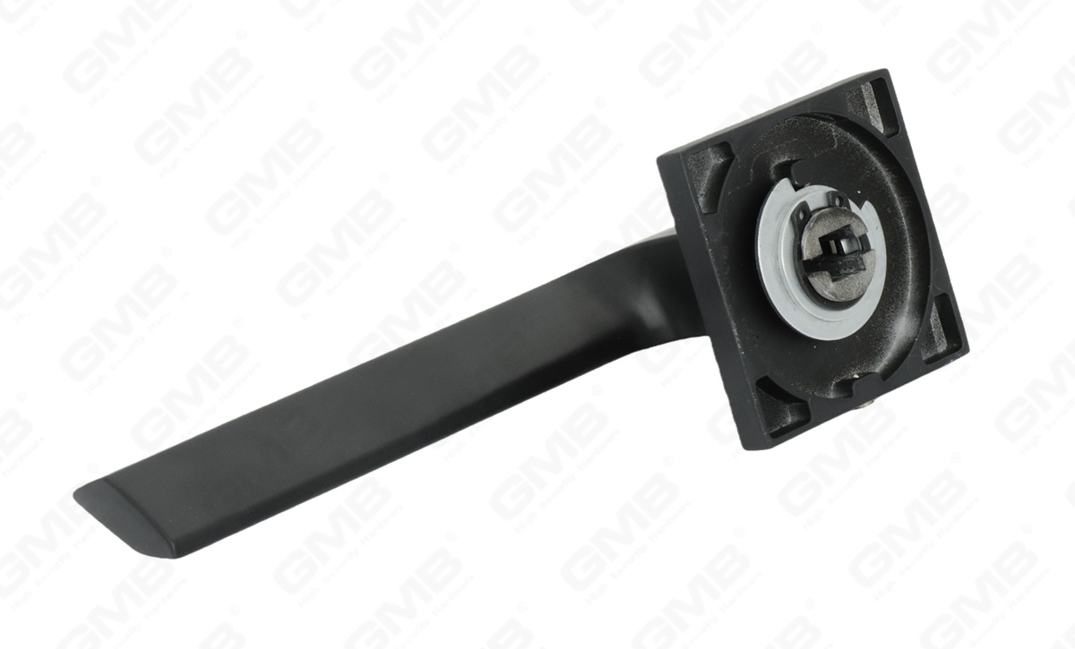 POIGN&Eacute;E EN ALUMINIUM_MG_9375