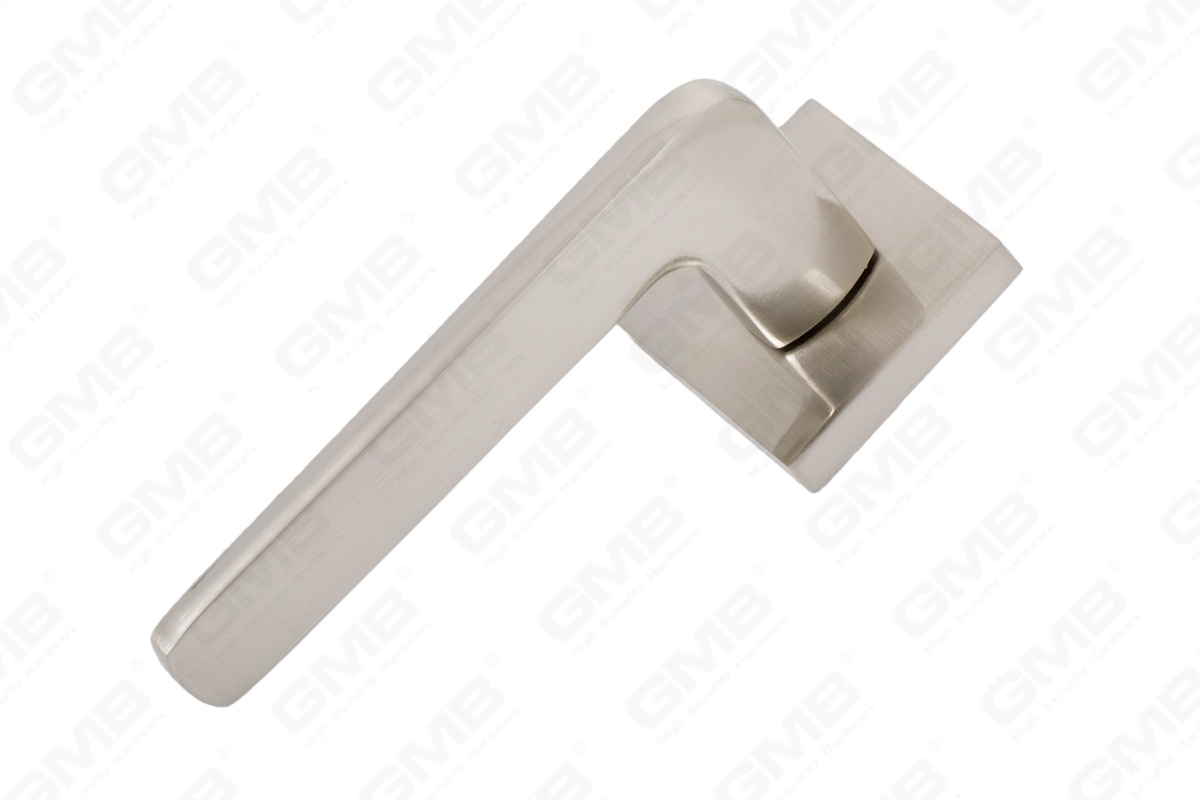 POIGN&Eacute;E EN ALUMINIUM_MG_2026