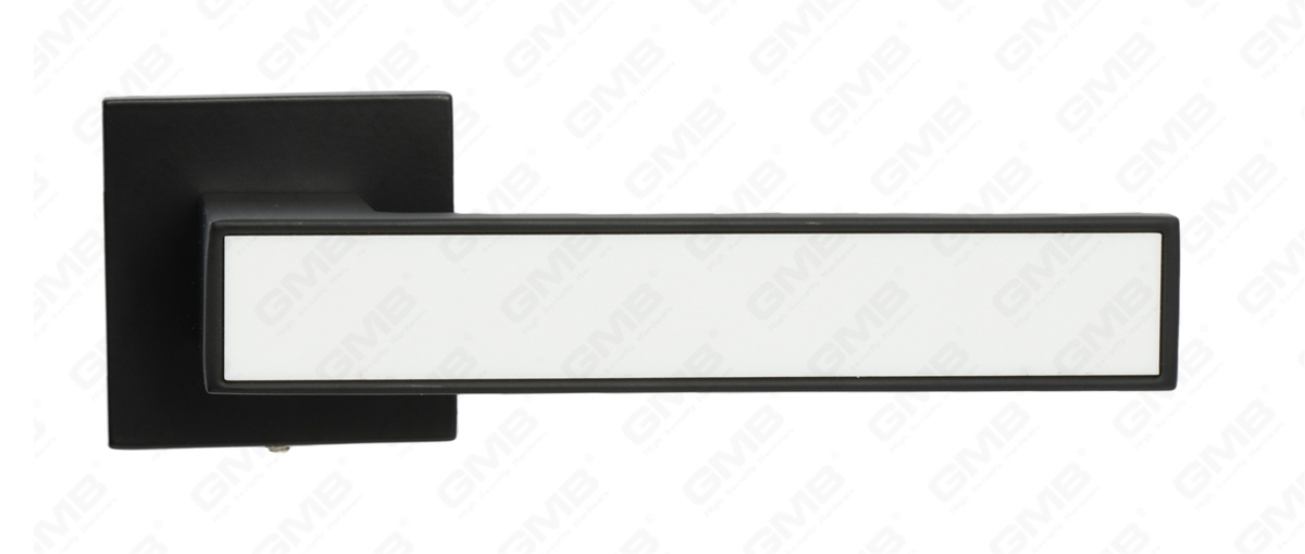 POIGN&Eacute;E EN ALUMINIUM_MG_9395