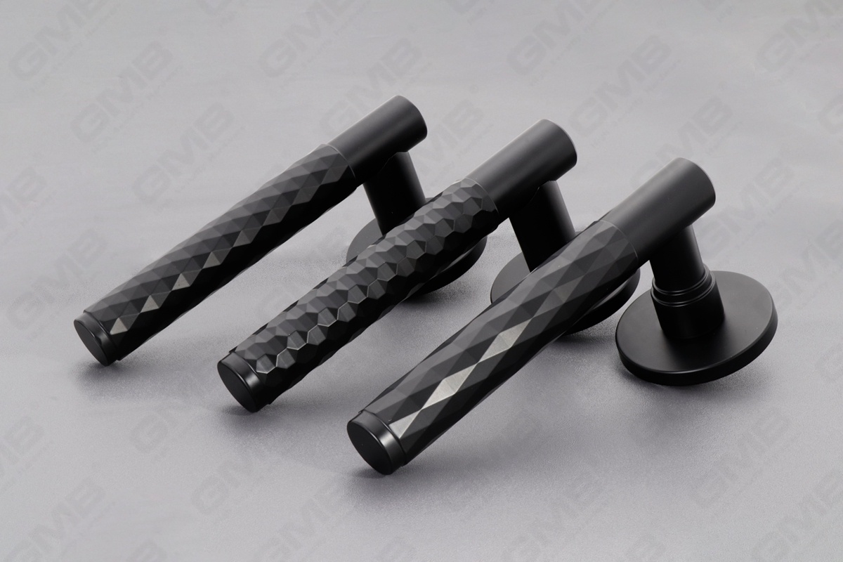 POIGN&Eacute;E EN ALUMINIUM_MG_8561