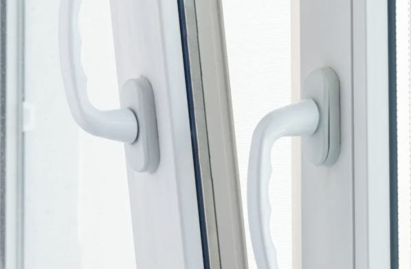 Comment installer un verrouillage de porte en verre étape par étape