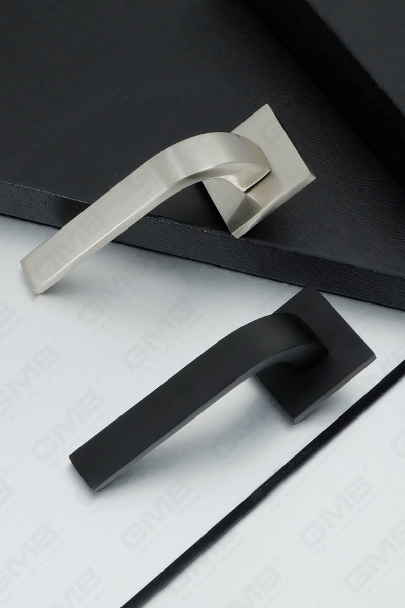 POIGN&Eacute;E EN ALUMINIUM_MG_9193