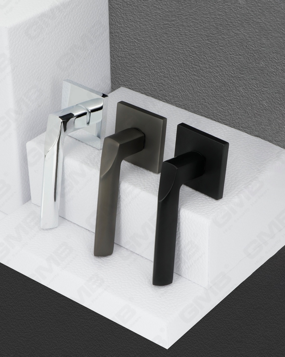 POIGN&Eacute;E EN ALUMINIUM_MG_9706-2