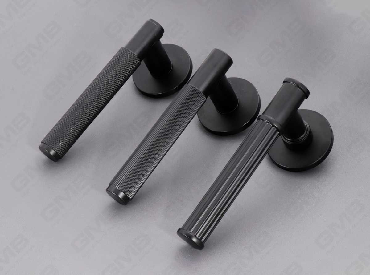 POIGN&Eacute;E EN ALUMINIUM_MG_8566