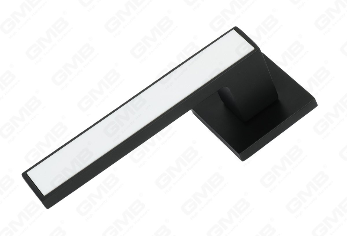 POIGN&Eacute;E EN ALUMINIUM_MG_9408