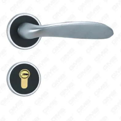 Poign&eacute;e de porte en aluminium sur la plaque