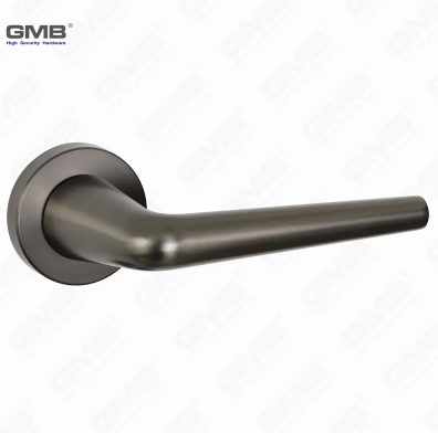 Comment installer une poignée de porte étape par étape