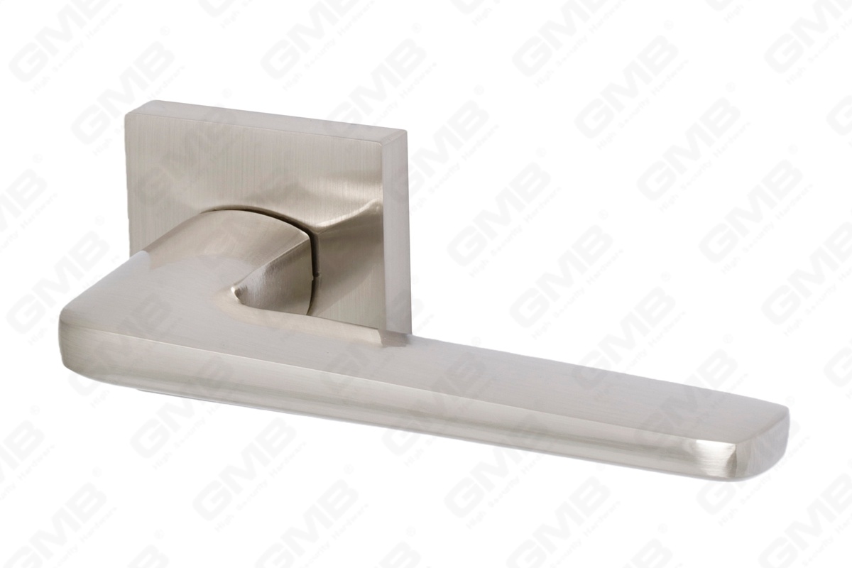 POIGN&Eacute;E EN ALUMINIUM_MG_2024